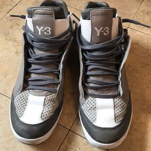 Men’s size 9 US Y3 high top sneakers.